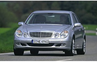 Eine Mercedes-Benz E-Klasse W211 mit Sportpaket, gesehen in